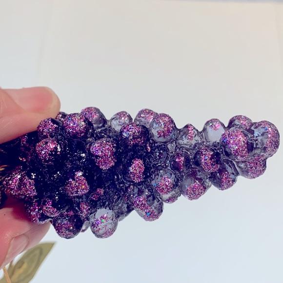 Mark Roberts Collection grapes cluster ornament - Picture 5 of 12